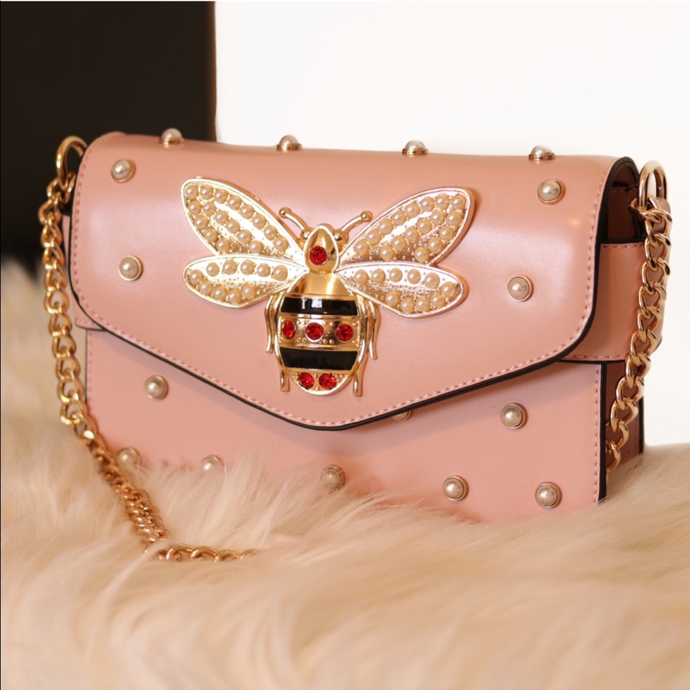 🌸 Soft Pink Pearl Bee CrossBody Bag ✨